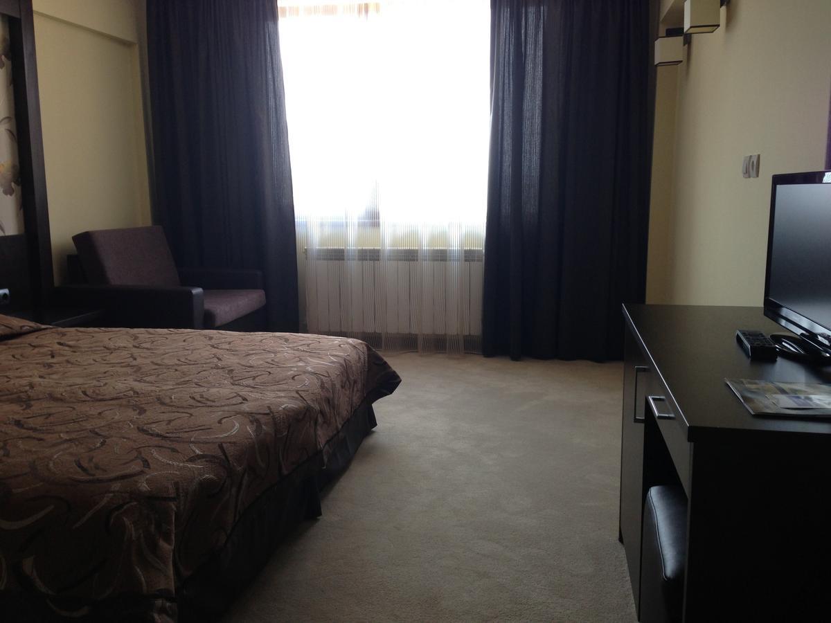 Park Hotel Stratesh Lovech Luaran gambar